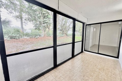 Condo in Sunrise, Florida, 2 bedrooms  № 1939779 - photo 27