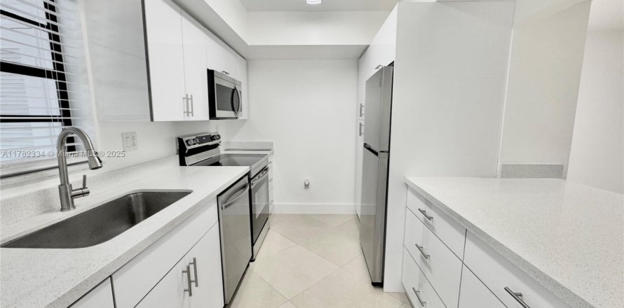Condo in Sunrise, Florida, 2 bedrooms  № 1939779