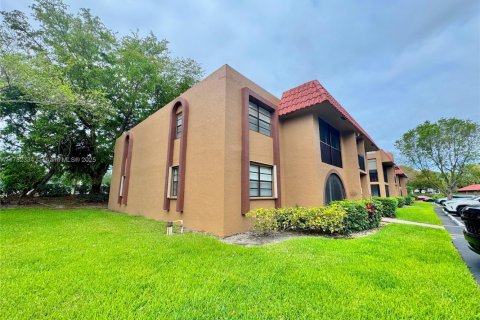 Condo in Sunrise, Florida, 2 bedrooms  № 1939779 - photo 29