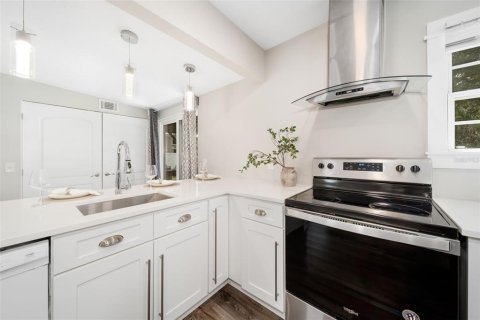 Villa ou maison à vendre à Sarasota, Floride: 3 chambres, 120.77 m2 № 2388585 - photo 12