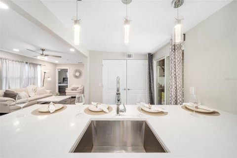 Villa ou maison à vendre à Sarasota, Floride: 3 chambres, 120.77 m2 № 2388585 - photo 13
