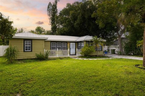 Villa ou maison à vendre à Sarasota, Floride: 3 chambres, 120.77 m2 № 2388585 - photo 3