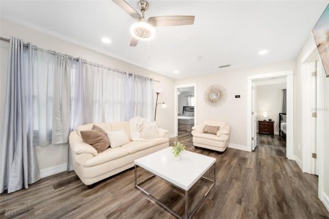 Villa ou maison à vendre à Sarasota, Floride: 3 chambres, 120.77 m2 № 2388585 - photo 6