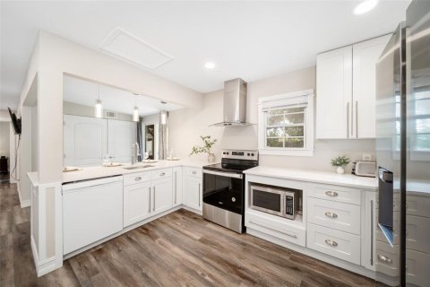 Villa ou maison à vendre à Sarasota, Floride: 3 chambres, 120.77 m2 № 2388585 - photo 11