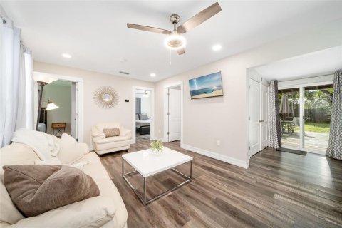 Villa ou maison à vendre à Sarasota, Floride: 3 chambres, 120.77 m2 № 2388585 - photo 8