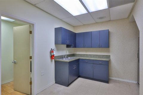 Propiedad comercial en alquiler en Palm Coast, Florida, 248.98 m2 № 2098800 - foto 3
