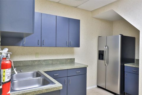 Propiedad comercial en alquiler en Palm Coast, Florida, 248.98 m2 № 2098800 - foto 4