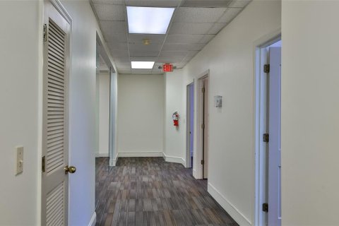 Propiedad comercial en alquiler en Palm Coast, Florida, 248.98 m2 № 2098800 - foto 30