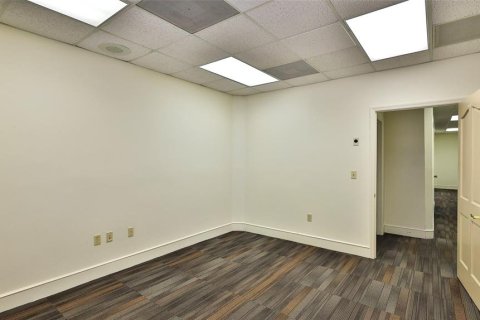Propiedad comercial en alquiler en Palm Coast, Florida, 248.98 m2 № 2098800 - foto 24