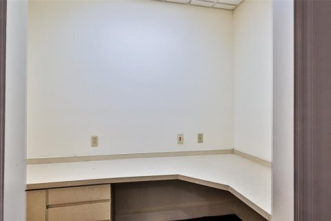 Propiedad comercial en alquiler en Palm Coast, Florida, 248.98 m2 № 2098800 - foto 28