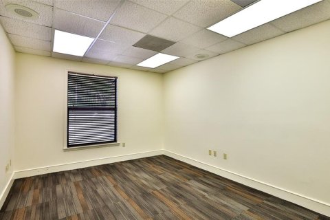 Propiedad comercial en alquiler en Palm Coast, Florida, 248.98 m2 № 2098800 - foto 23