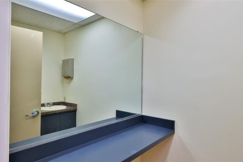 Propiedad comercial en alquiler en Palm Coast, Florida, 248.98 m2 № 2098800 - foto 6
