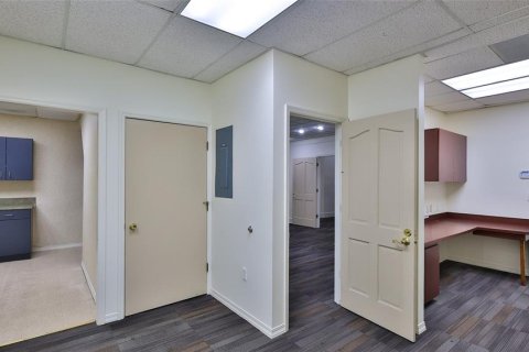 Propiedad comercial en alquiler en Palm Coast, Florida, 248.98 m2 № 2098800 - foto 13