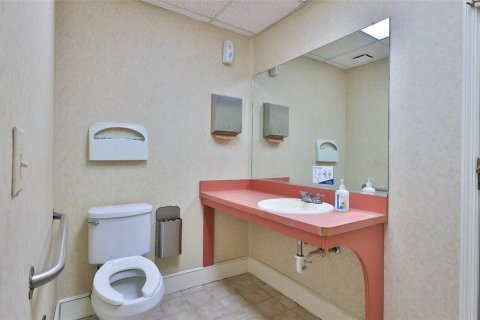 Propiedad comercial en alquiler en Palm Coast, Florida, 248.98 m2 № 2098800 - foto 22