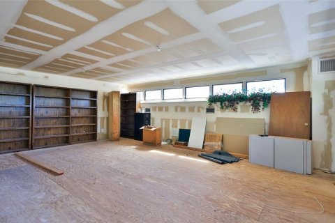 Propiedad comercial en alquiler en Palm Coast, Florida, 248.98 m2 № 2098800 - foto 10