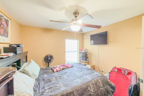 House in Winter Haven, Florida 4 bedrooms, 144.93 sq.m. № 2108855 - photo 16