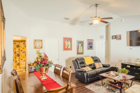 House in Winter Haven, Florida 4 bedrooms, 144.93 sq.m. № 2108855 - photo 10