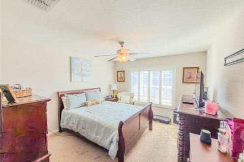 House in Winter Haven, Florida 4 bedrooms, 144.93 sq.m. № 2108855 - photo 23
