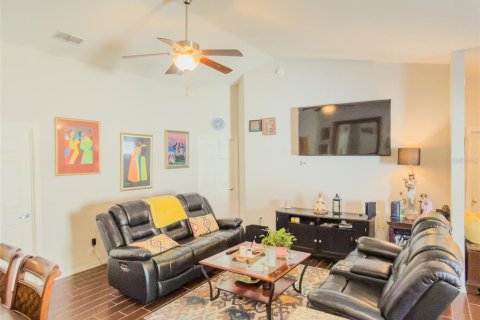 House in Winter Haven, Florida 4 bedrooms, 144.93 sq.m. № 2108855 - photo 9