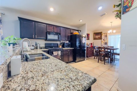 House in Winter Haven, Florida 4 bedrooms, 144.93 sq.m. № 2108855 - photo 30
