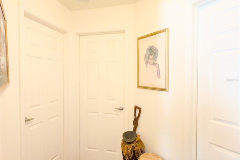 House in Winter Haven, Florida 4 bedrooms, 144.93 sq.m. № 2108855 - photo 13