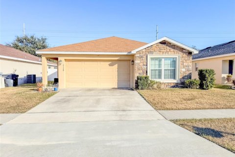 House in Winter Haven, Florida 4 bedrooms, 144.93 sq.m. № 2108855 - photo 4
