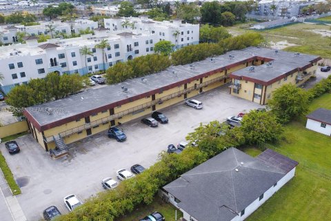 Propiedad comercial en venta en Opa-locka, Florida № 2056173 - foto 2
