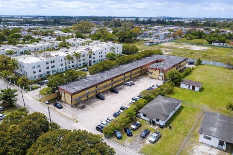 Propiedad comercial en venta en Opa-locka, Florida № 2056173 - foto 3
