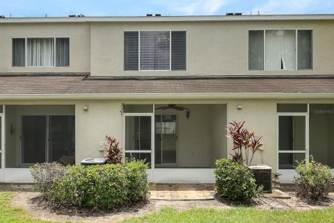 Townhouse in Brandon, Florida 2 bedrooms, 103.12 sq.m. № 2266497 - photo 15