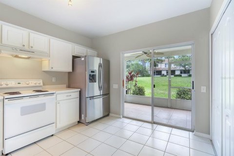 Townhouse in Brandon, Florida 2 bedrooms, 103.12 sq.m. № 2266497 - photo 6