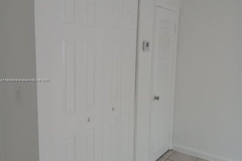 Apartment in Hialeah, Florida 1 bedroom, 54.16 sq.m. № 1957209 - photo 26