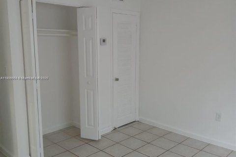Apartment in Hialeah, Florida 1 bedroom, 54.16 sq.m. № 1957209 - photo 17