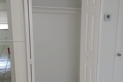 Apartment in Hialeah, Florida 1 bedroom, 54.16 sq.m. № 1957209 - photo 13