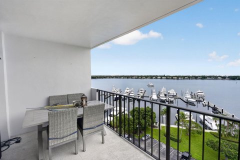 Condo in North Palm Beach, Florida, 2 bedrooms № 2384525 - photo 20