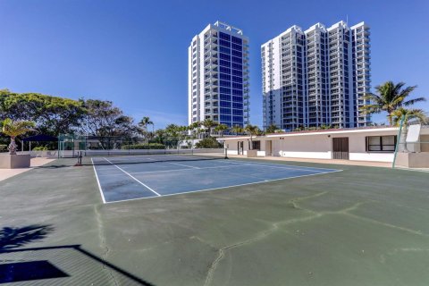 Condo in North Palm Beach, Florida, 2 bedrooms № 2384525 - photo 30