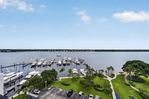 Condo in North Palm Beach, Florida, 2 bedrooms № 2384525 - photo 17
