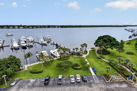 Condo in North Palm Beach, Florida, 2 bedrooms № 2384525 - photo 21