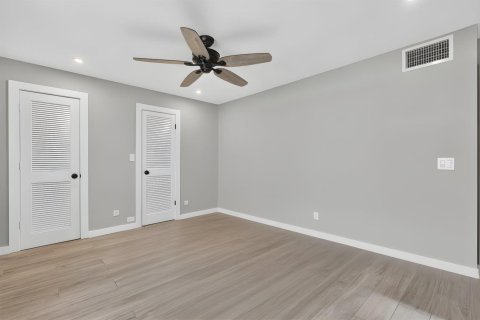 Condo in North Palm Beach, Florida, 2 bedrooms № 2384525 - photo 16