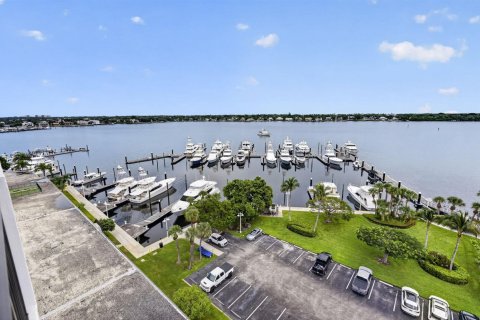 Condo in North Palm Beach, Florida, 2 bedrooms № 2384525 - photo 22