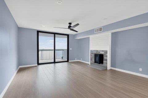 Condo in North Palm Beach, Florida, 2 bedrooms № 2384525 - photo 10