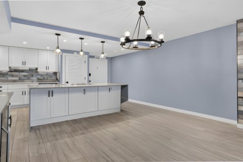 Condo in North Palm Beach, Florida, 2 bedrooms № 2384525 - photo 7