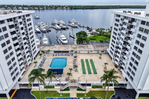 Condo in North Palm Beach, Florida, 2 bedrooms № 2384525 - photo 24