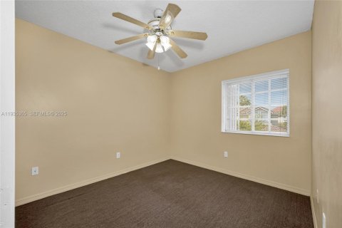 Casa en venta en Miami, Florida, 4 dormitorios, 222.87 m2 № 1993556 - foto 22