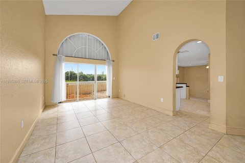 Casa en venta en Miami, Florida, 4 dormitorios, 222.87 m2 № 1993556 - foto 4