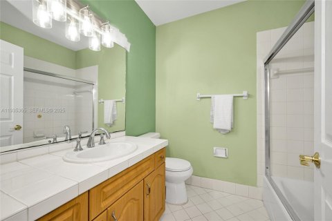Casa en venta en Miami, Florida, 4 dormitorios, 222.87 m2 № 1993556 - foto 23