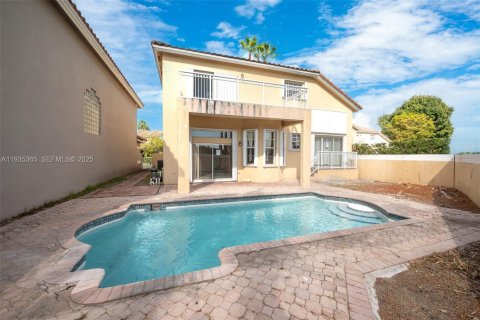 Casa en venta en Miami, Florida, 4 dormitorios, 222.87 m2 № 1993556 - foto 28