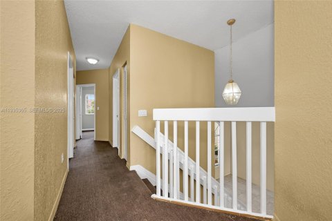 Casa en venta en Miami, Florida, 4 dormitorios, 222.87 m2 № 1993556 - foto 19