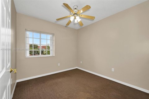 Casa en venta en Miami, Florida, 4 dormitorios, 222.87 m2 № 1993556 - foto 25