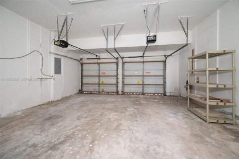 Casa en venta en Miami, Florida, 4 dormitorios, 222.87 m2 № 1993556 - foto 10