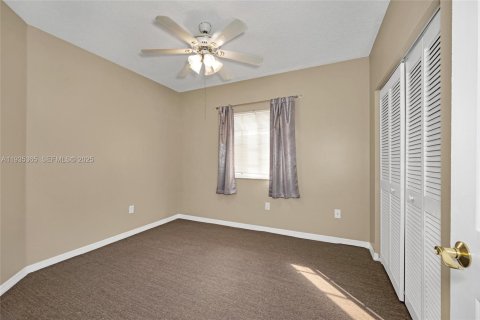 Casa en venta en Miami, Florida, 4 dormitorios, 222.87 m2 № 1993556 - foto 20